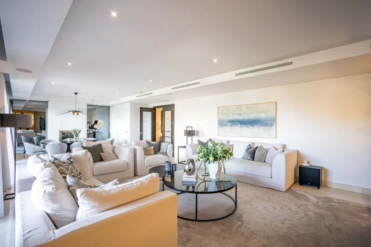 95036063-7ceb-4e43-8aef-c6d20a055f20