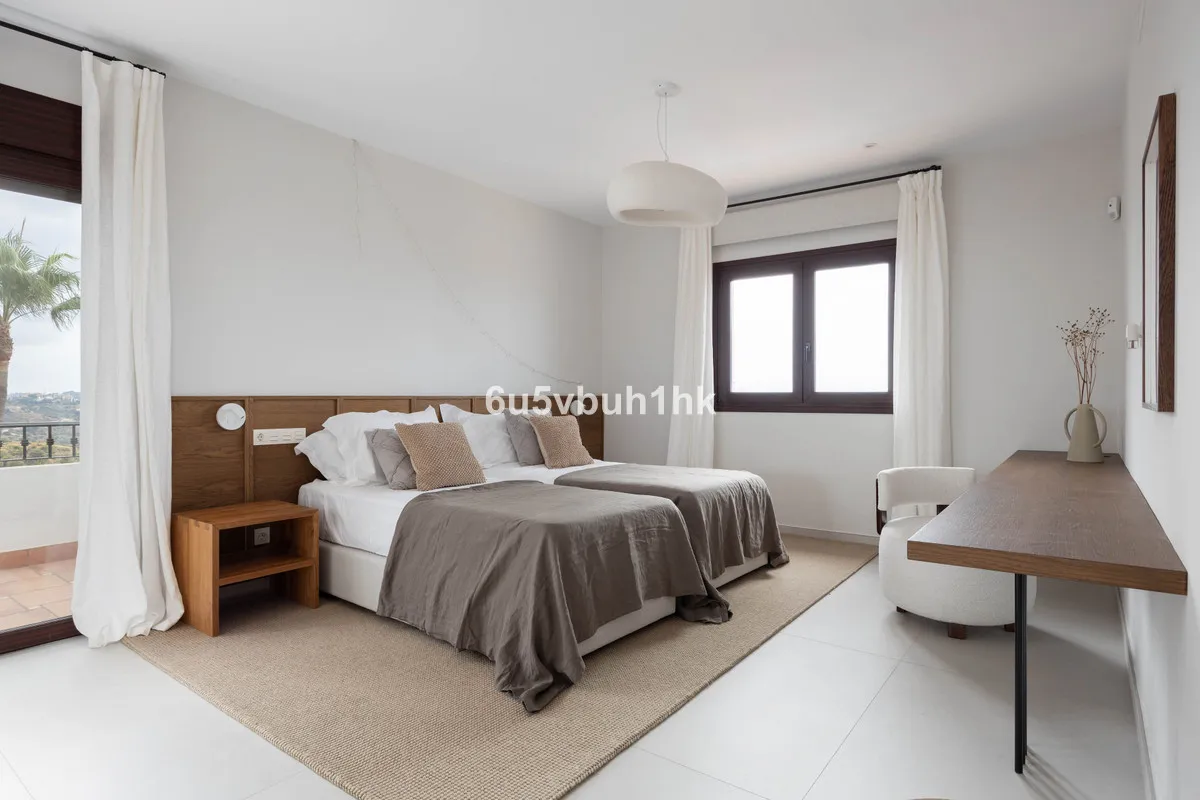 e3c1254f-199d-4e54-b994-5c8aba3f3350