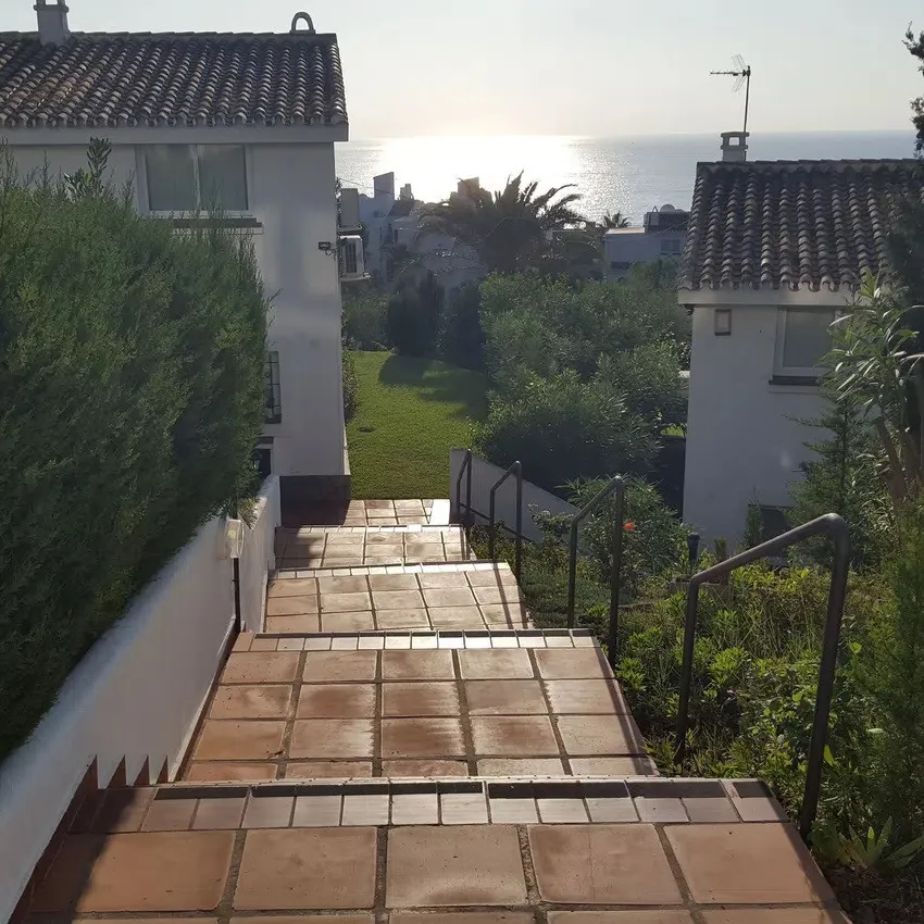 ae68765f-4257-404c-9af7-e0b770c35b86