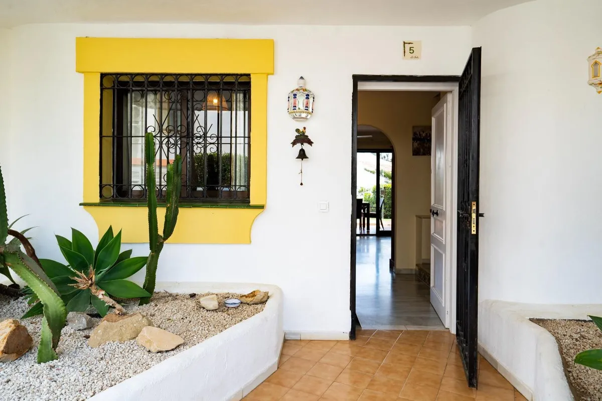 37d21bfb-de70-4062-87a0-98d4f283a1f1