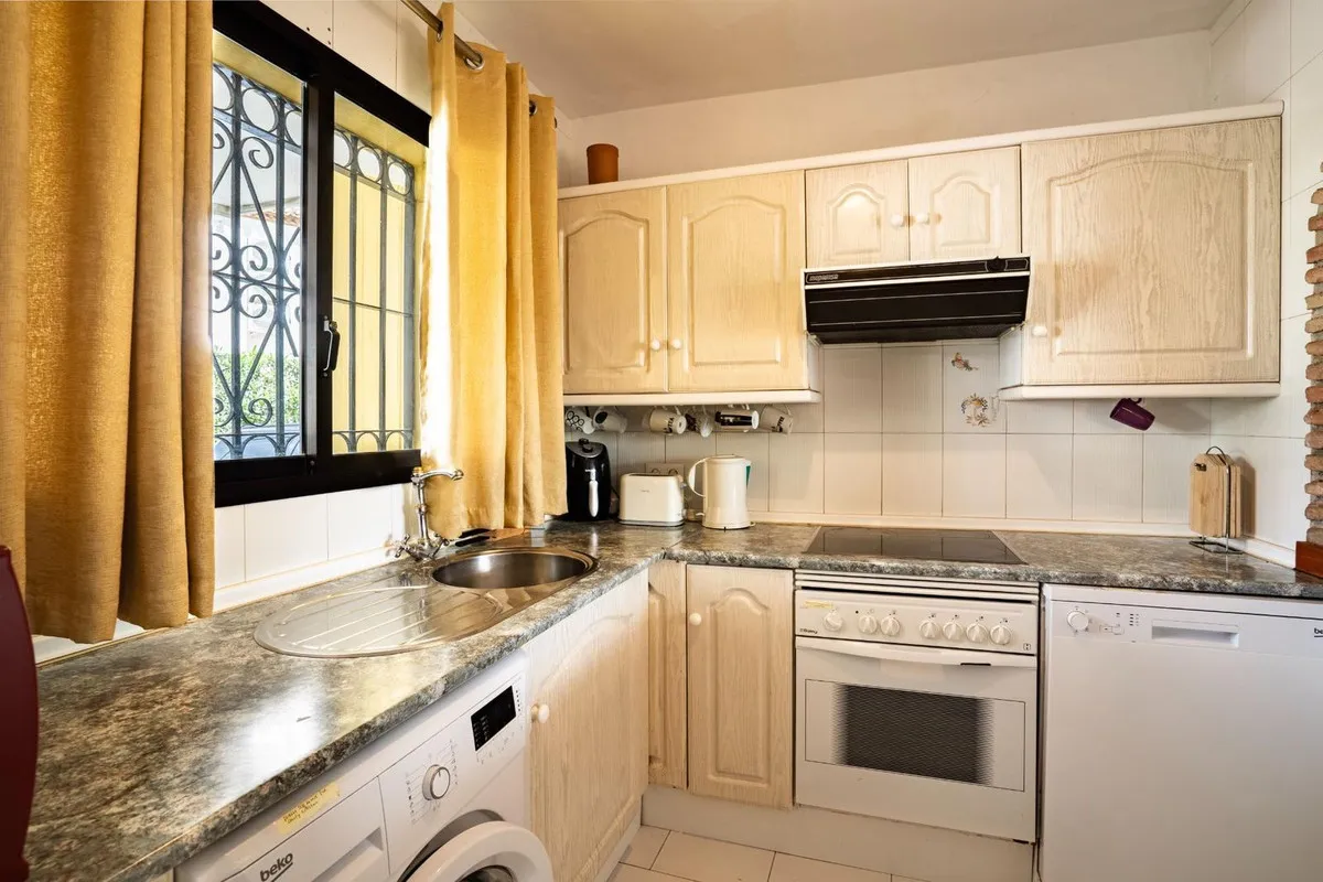 5d8de69f-c220-4812-ac7a-ce795d0de3d1