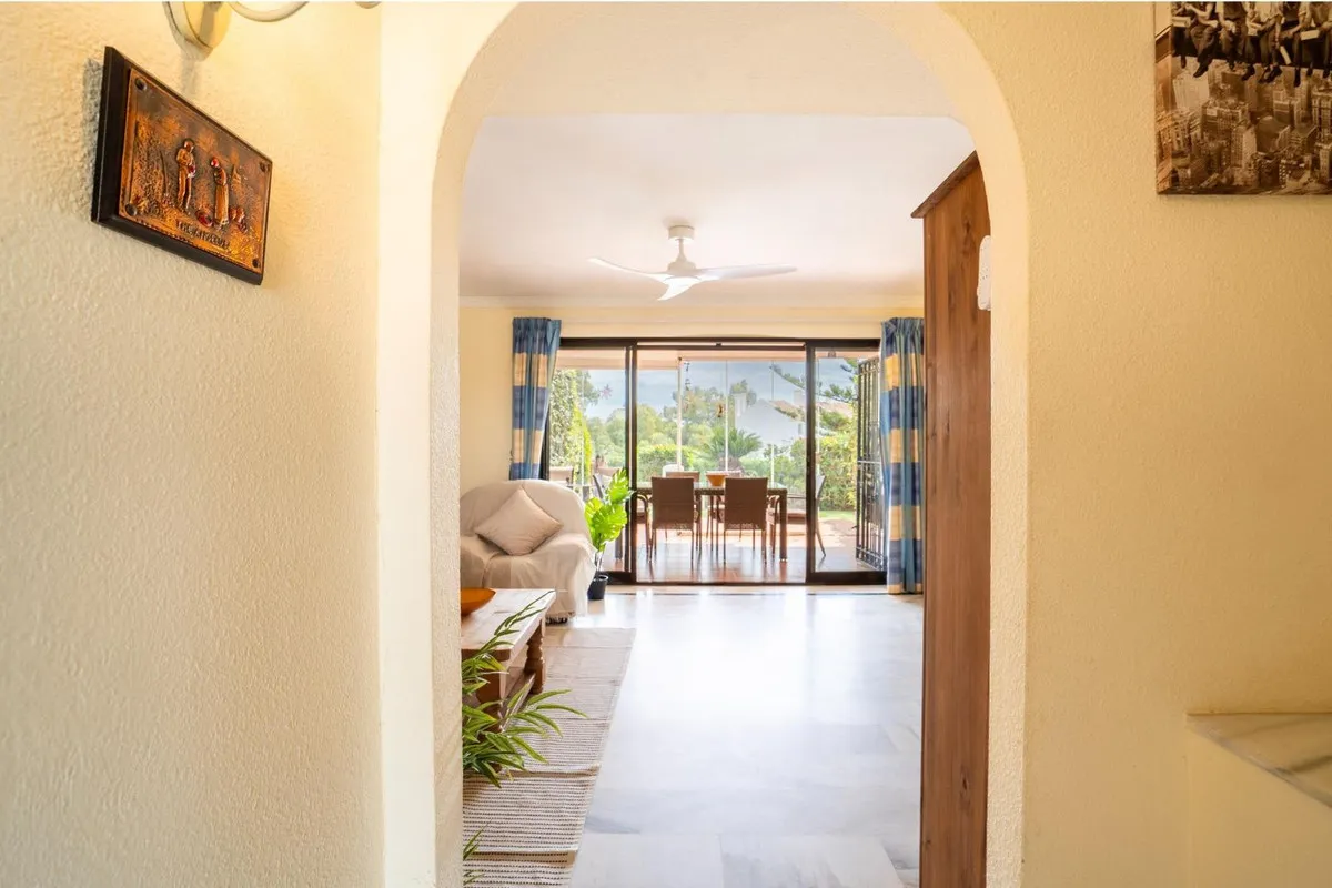 806b6cfb-b5f8-49ab-a7f7-0849495b3c2e