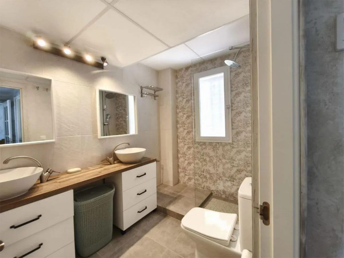 b0905cfd-d15f-4e22-8c83-1958a29d5ca7