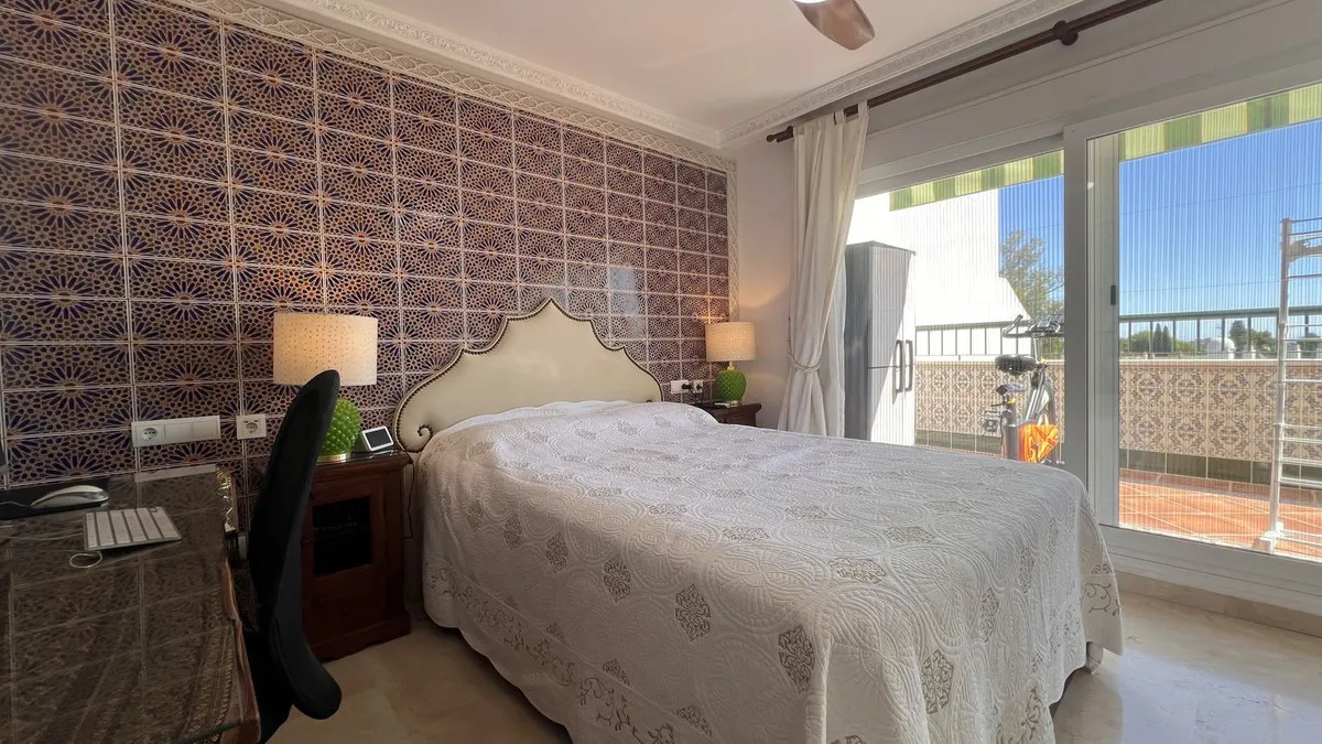 48159433-5b77-48c5-a56e-892bd24d5999