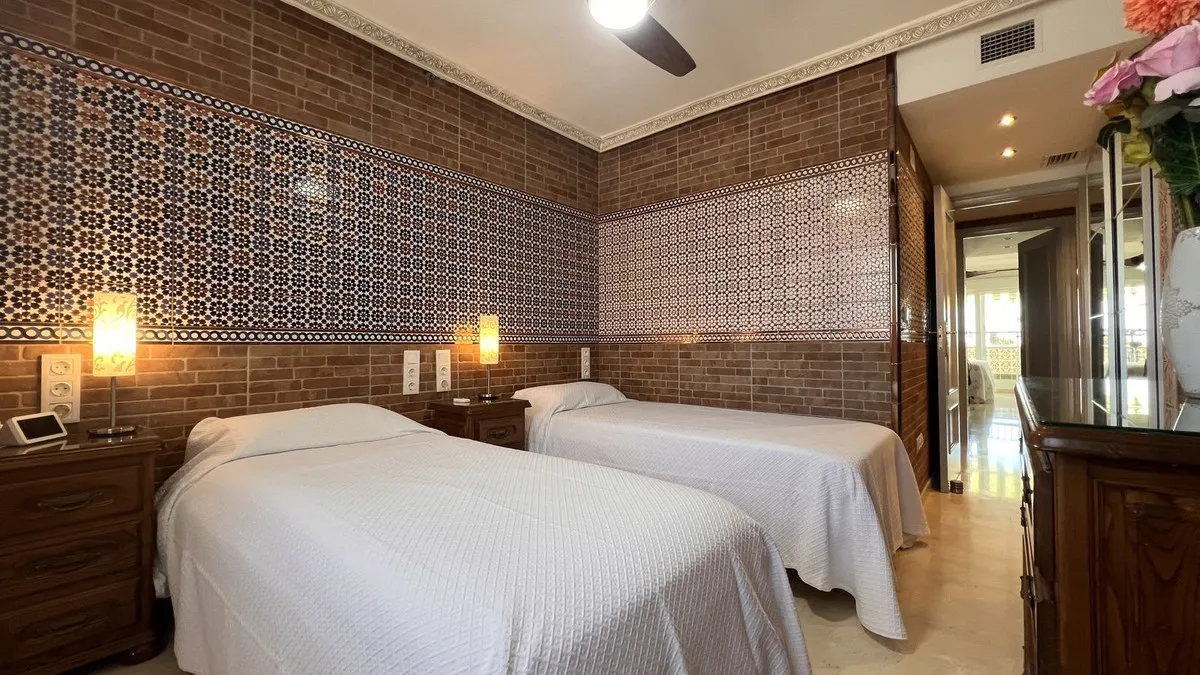 b70e50b0-c3aa-4fb5-a636-4b17ca8336c3