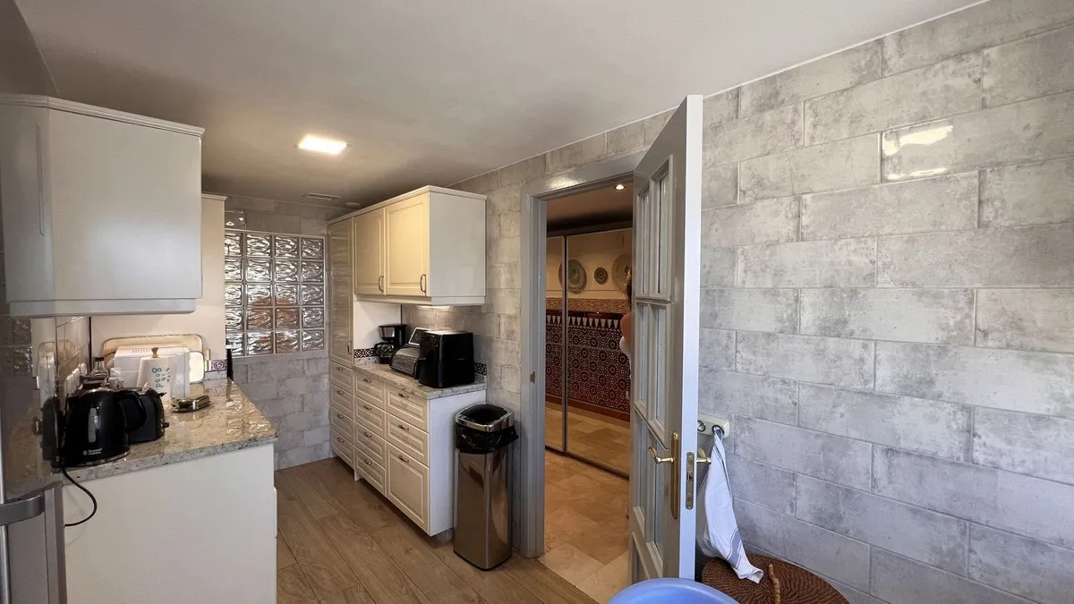 cb1f598a-7563-4fba-8031-7144124ef37f