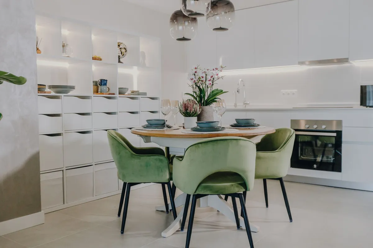 e04c76a4-90a4-4db4-93c1-46aed587f7d1