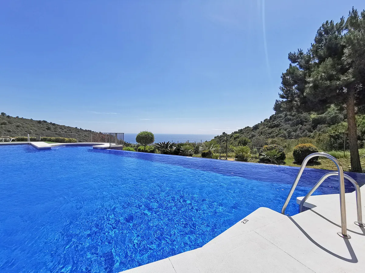 b9e0cf7b-0214-45bd-b0ab-010675fadddd