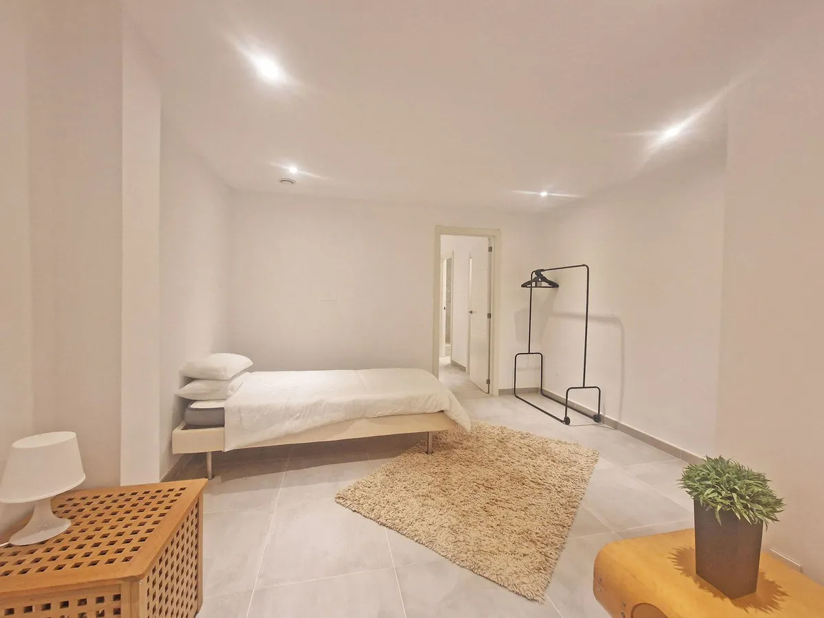 aa45e860-287c-4a6f-b87f-01b160b3d14d