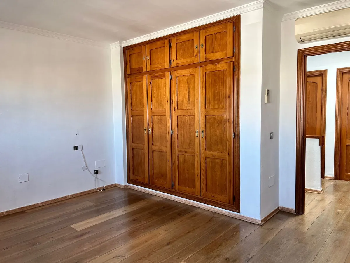 1b73080b-32fe-4620-8f68-0c21b1ad04aa