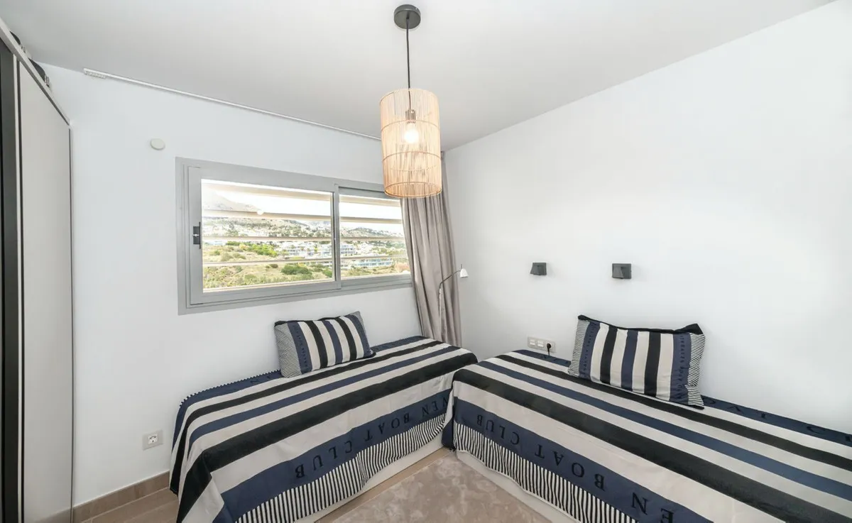 330e7093-e080-4e4e-aacc-c58f965c6d19