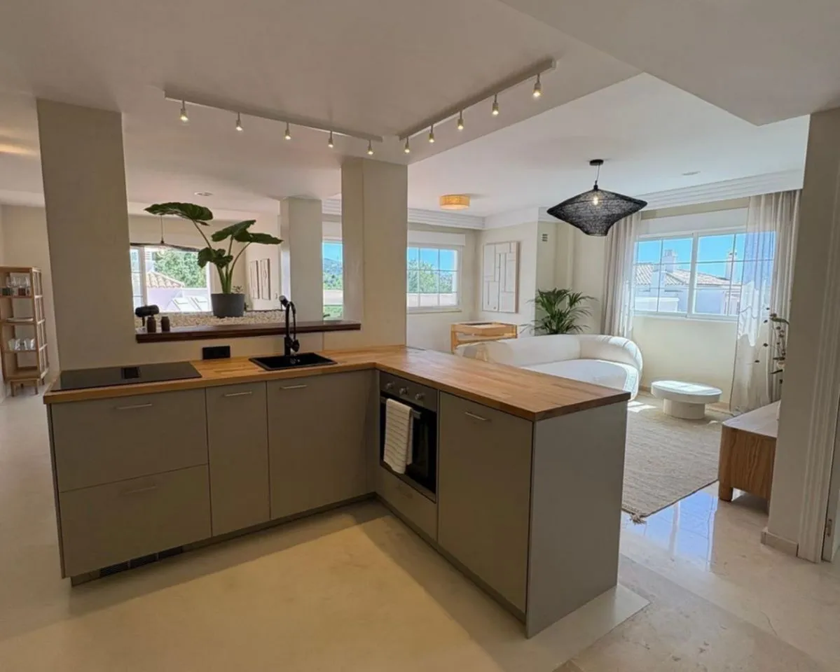 e0a2b261-c3b0-442d-8e3c-2247906a819a