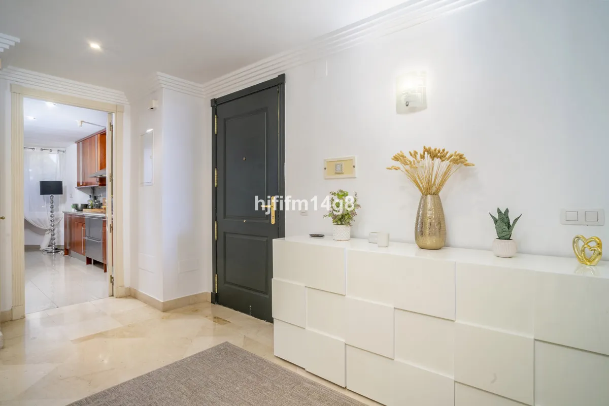 b40cee73-c5ff-4d93-a2fe-6e48afa44680