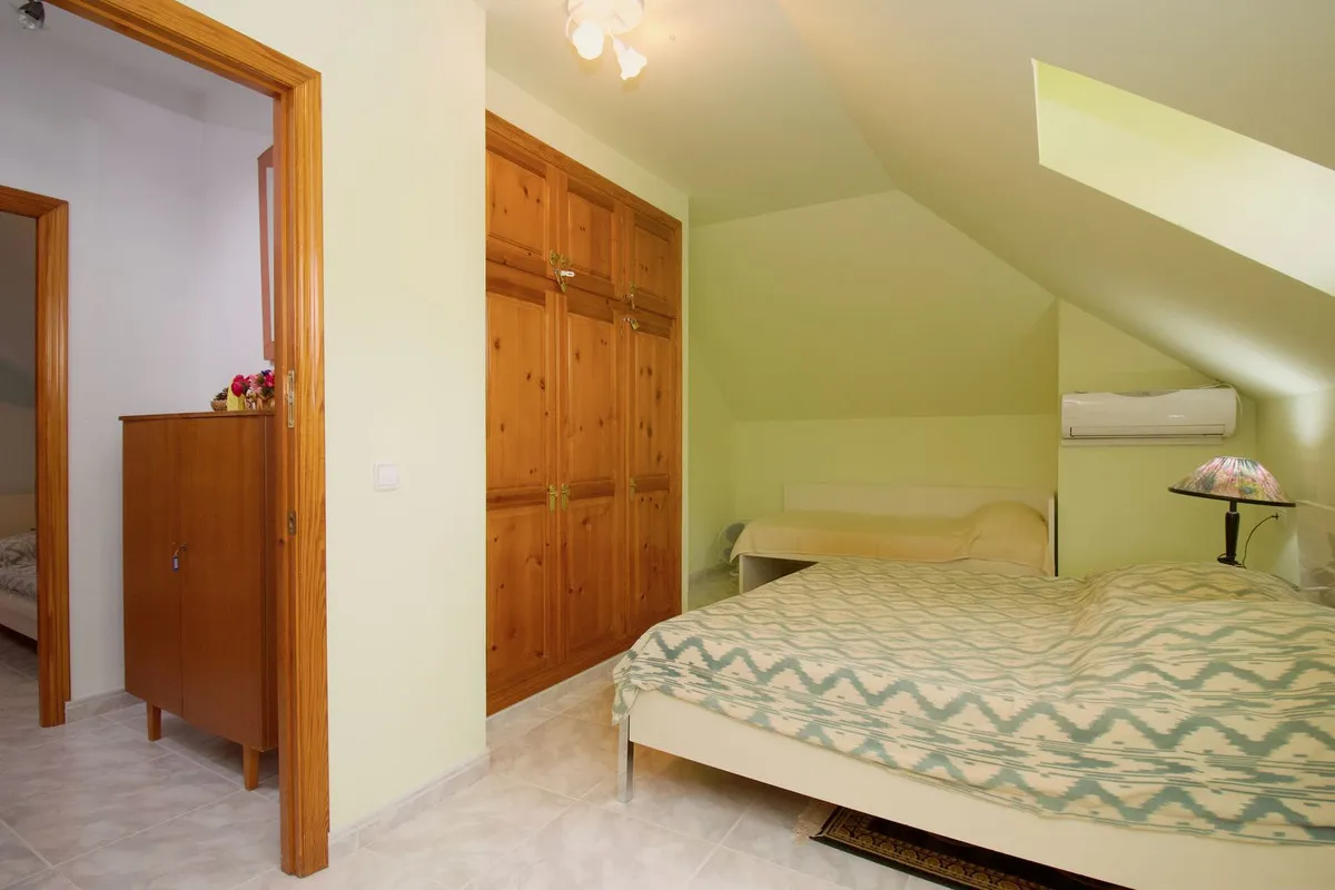 5db2f8d4-64c6-435d-b4ee-7a95a6a4a31c