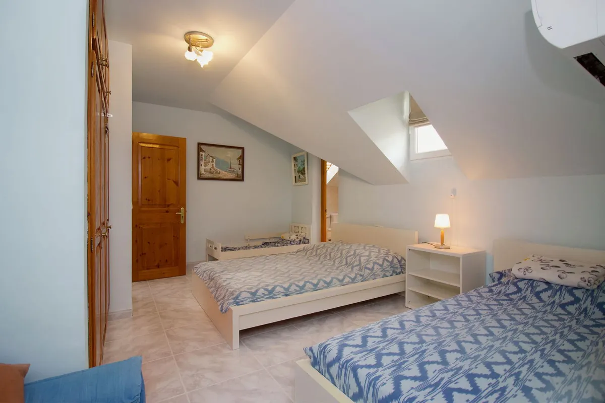 9049b80f-a768-4214-b2ad-9a56c31e08f3