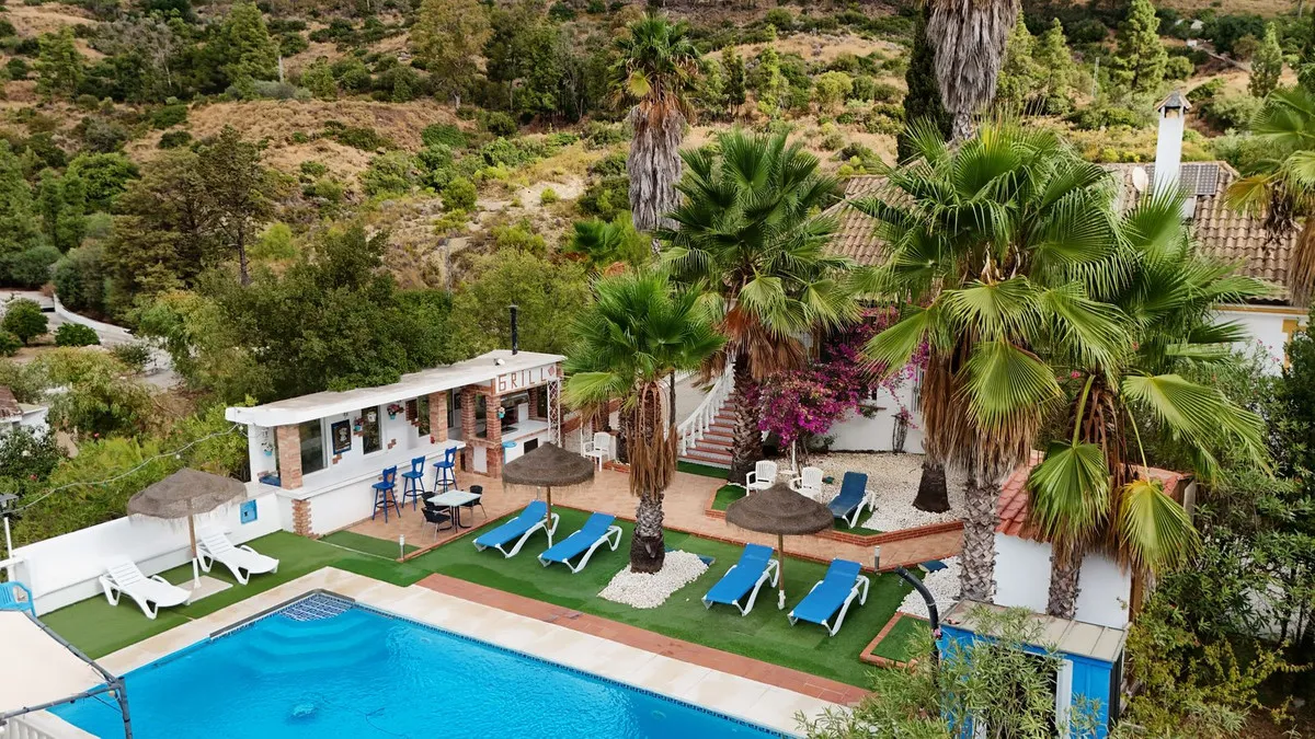 ca37cac8-e935-4d4d-8b90-ea8110b8db3c