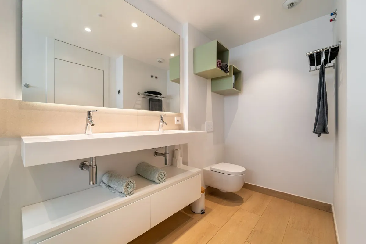 f74a902a-4a6f-4931-a6ae-87833687b856