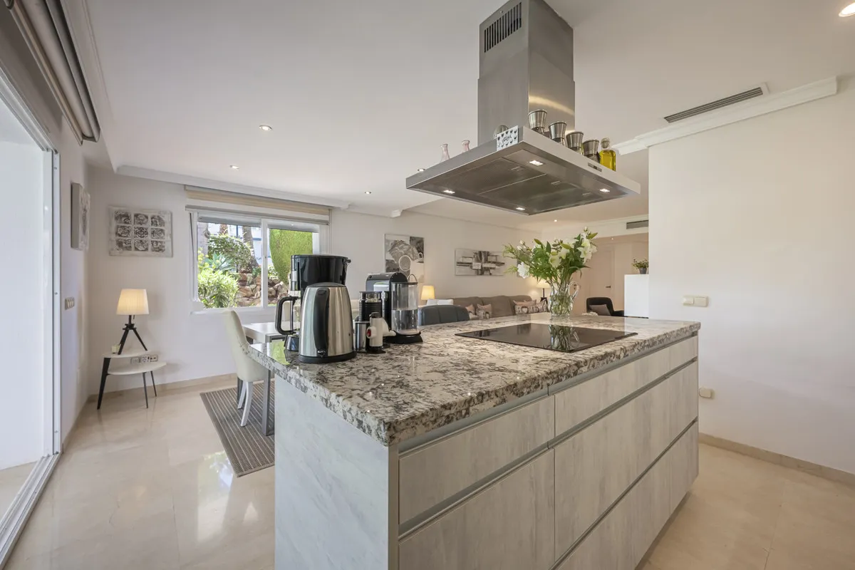 33ec1b51-aba7-4d7c-a93b-60dabc8dc3c1