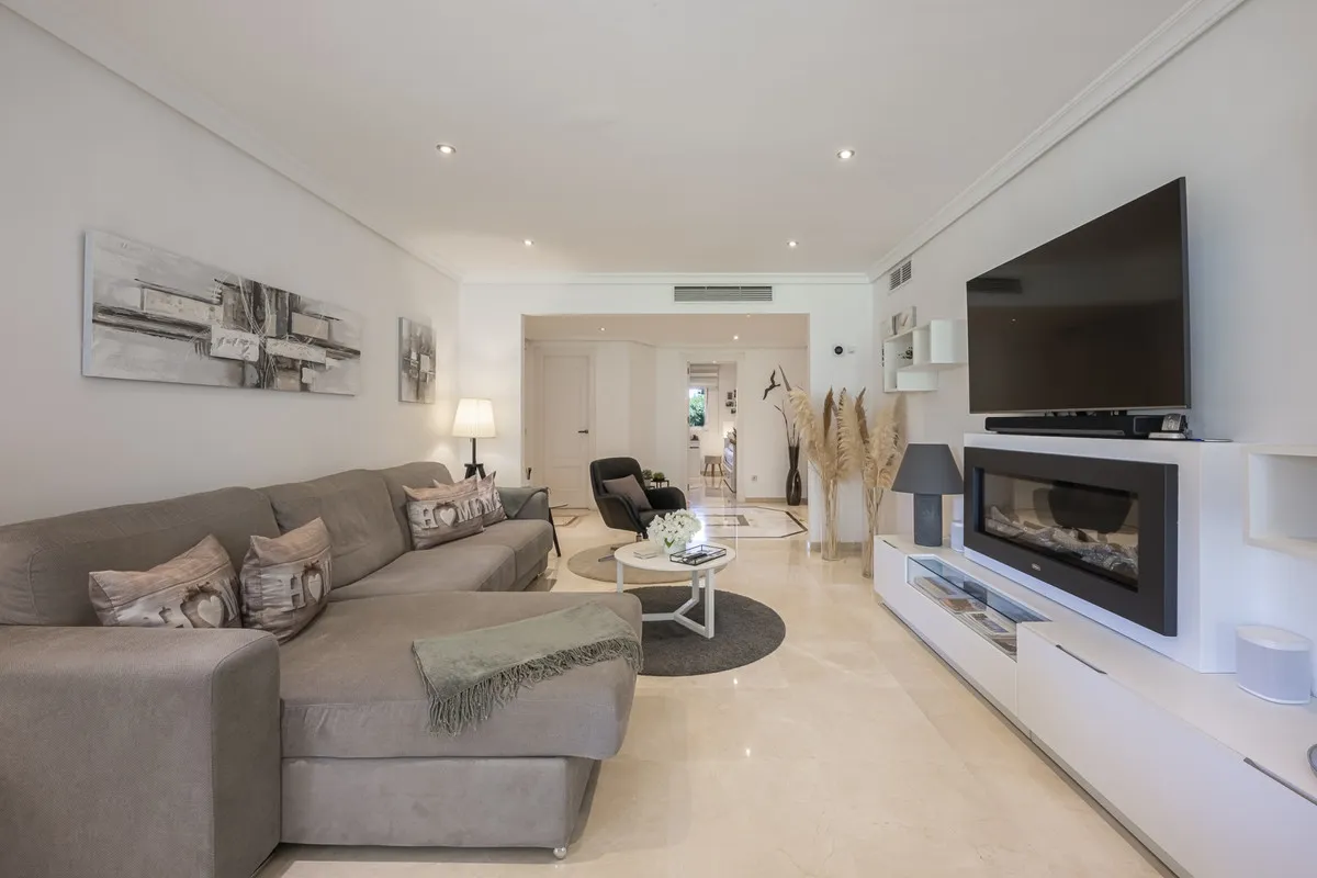 34b04fd5-452e-4c62-a466-3ad48f068cc0