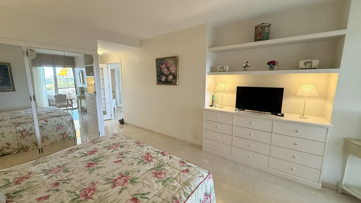 b19976b1-6001-42e2-b94d-b5224449a87e