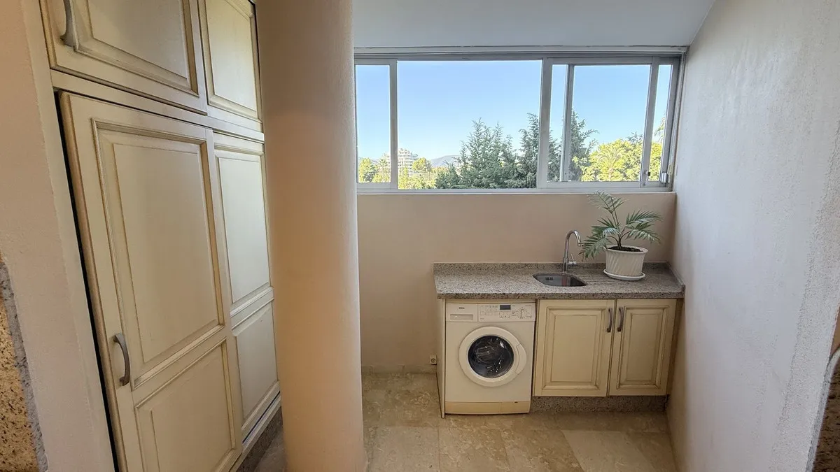 ceb201bd-93a5-4f81-b1a9-8a6c7553e7ff