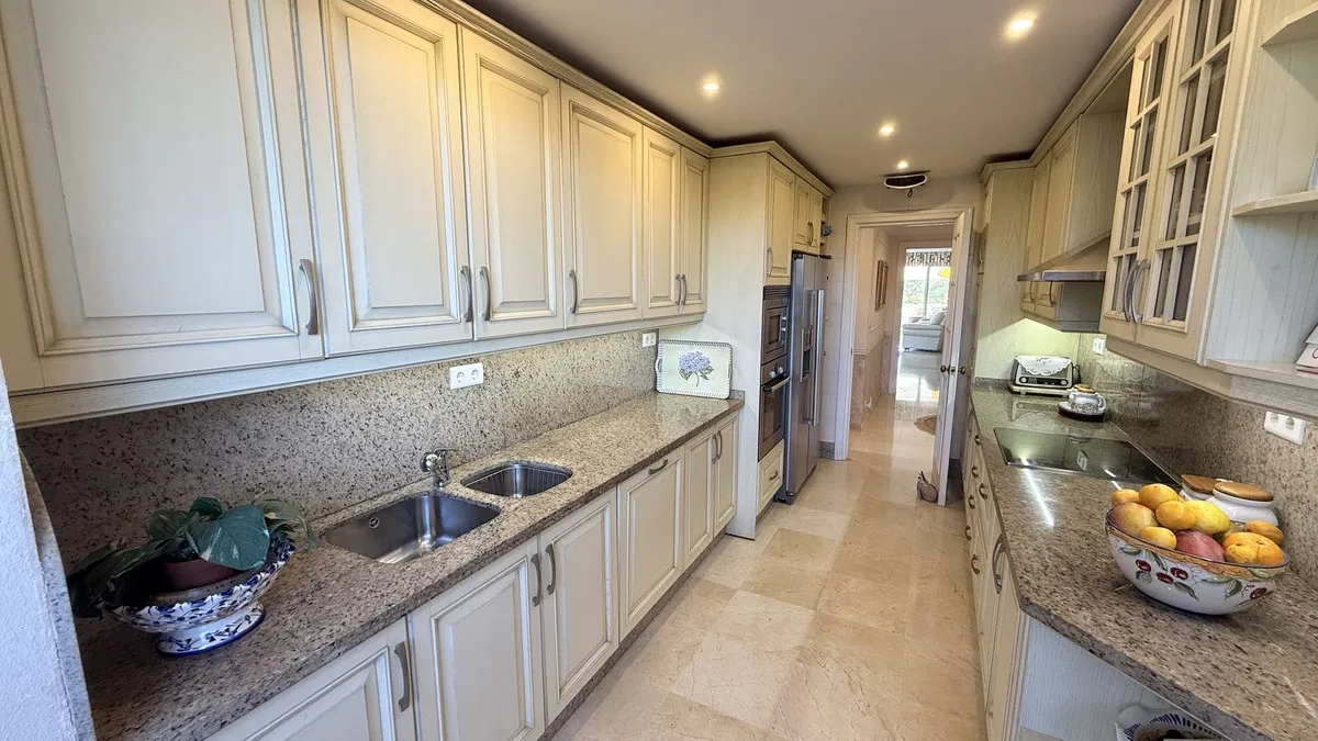 e1026171-347b-4973-aee6-e022fb06a046