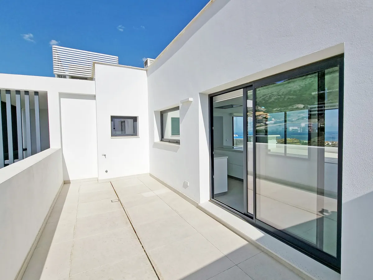 2b34ff56-572a-4ad2-b177-3195495e2eb3