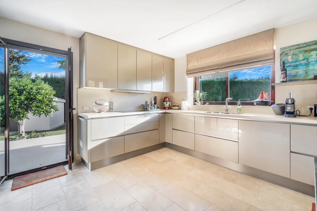 2e12fb04-1ed5-48e2-a11a-bd7fa621aad2