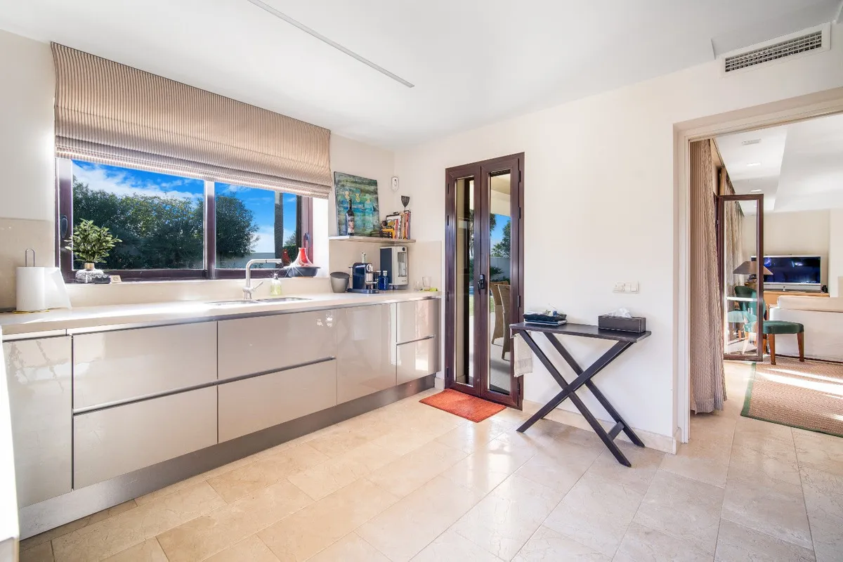 dd6fc34a-8bed-4fa8-9bcc-72bdc215c54e