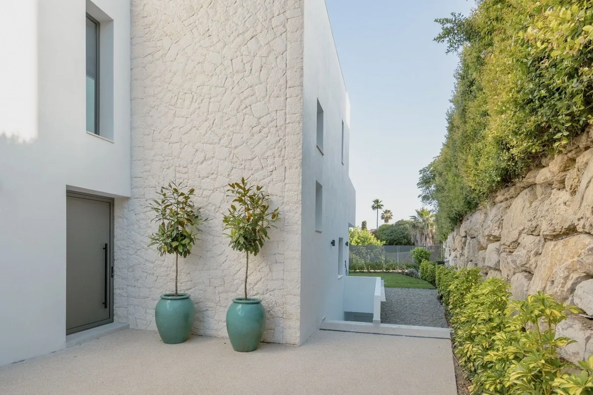 06c3bebb-d55a-4501-bbfe-48f6949768be