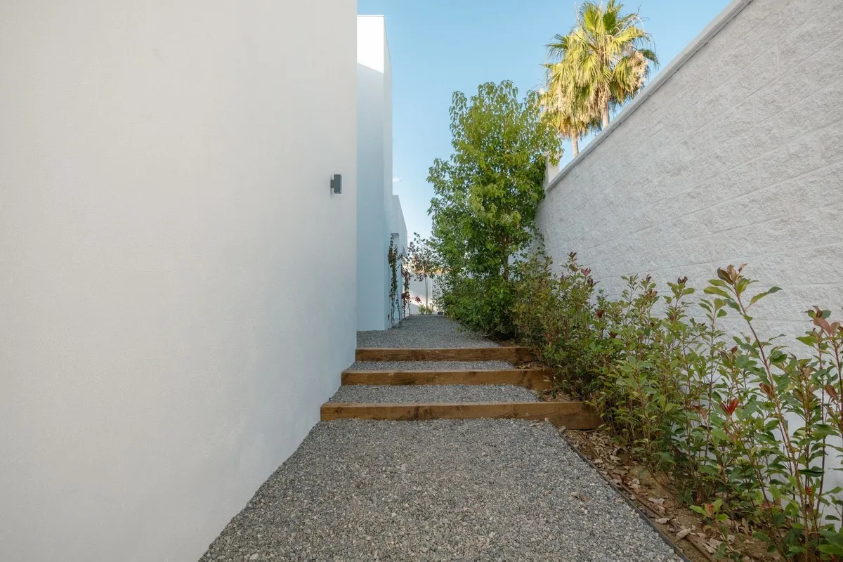 9f346e7f-4057-4784-a82b-a3ae24b0eaf7