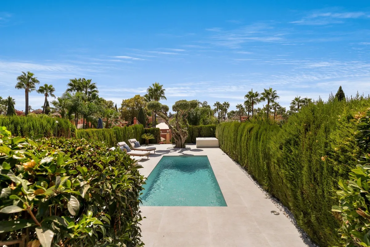 1bb17378-17bd-4aaa-8b1b-d219db73c209