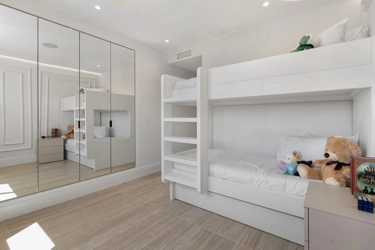 cbb2d9d7-4ca8-48ff-b3d6-0c0b0b8f2d96