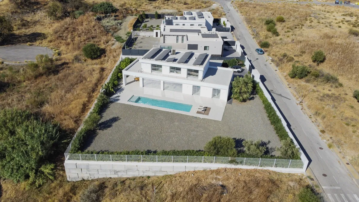 82c3e77d-4341-4419-acd4-39fbef0d8999