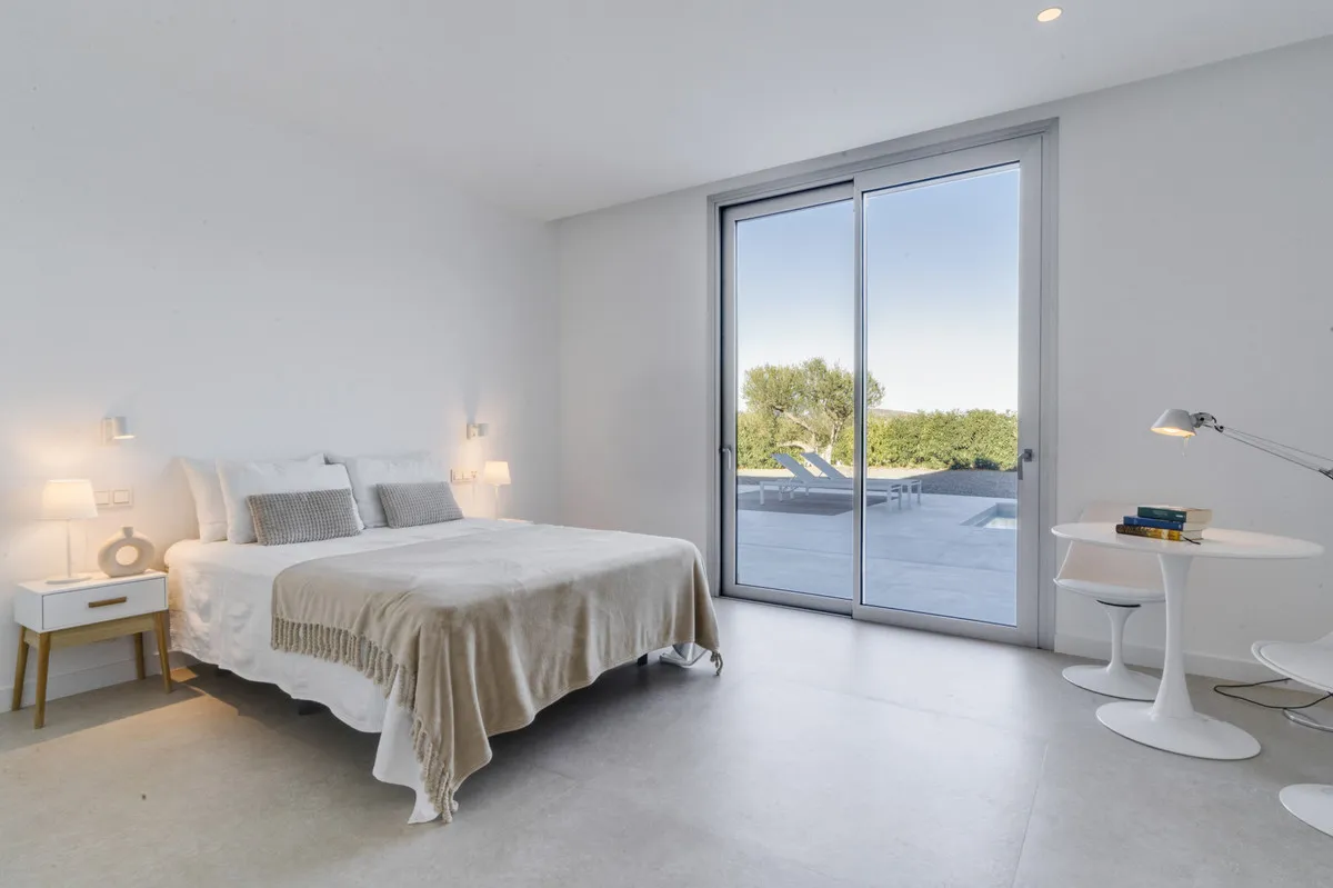 f2b93b09-e5d9-4dac-963a-11f65de052a7