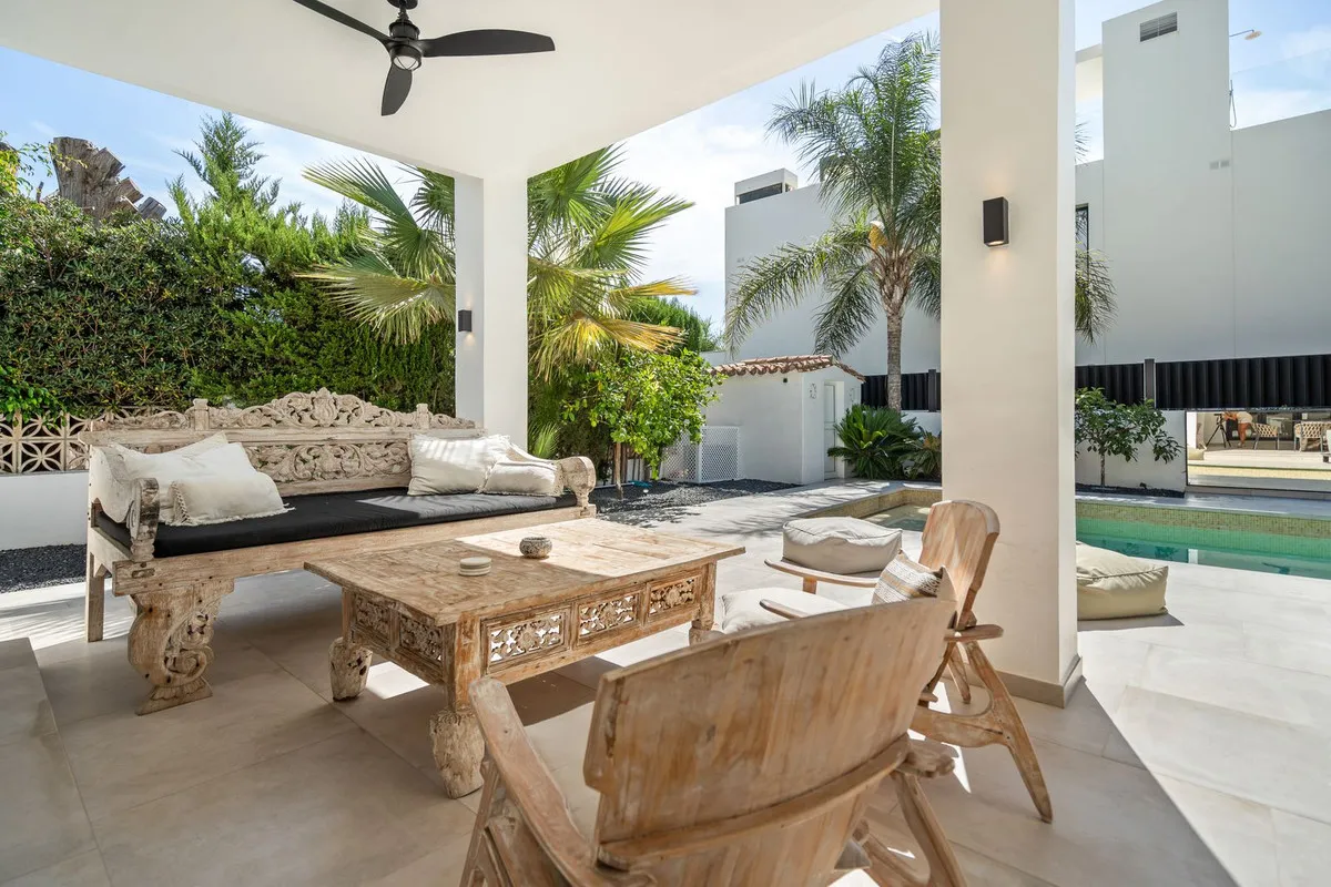 00f253b8-ab23-4572-9ec2-80e85a6d7335