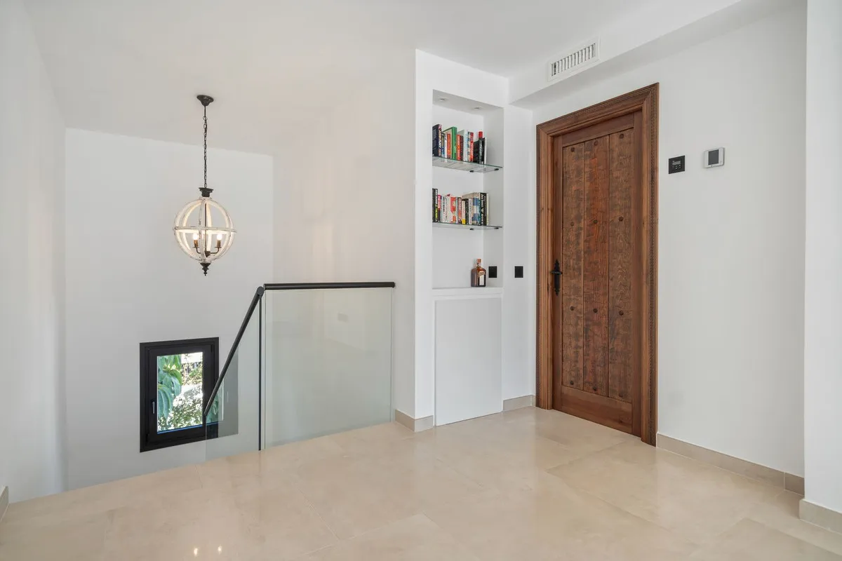 1c8021c8-c249-4278-9d21-d0df5bccf1ae