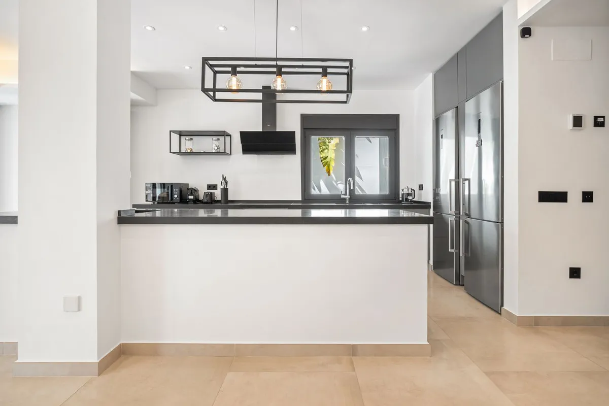 4d207242-bc5a-4165-8d44-81e87c0a02c0