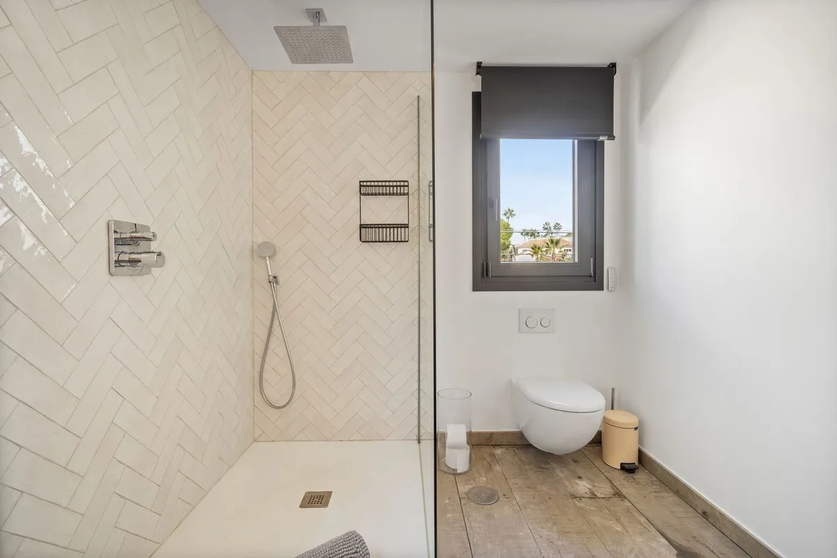 8a5373fc-954d-4e0c-8b37-0a645555c074