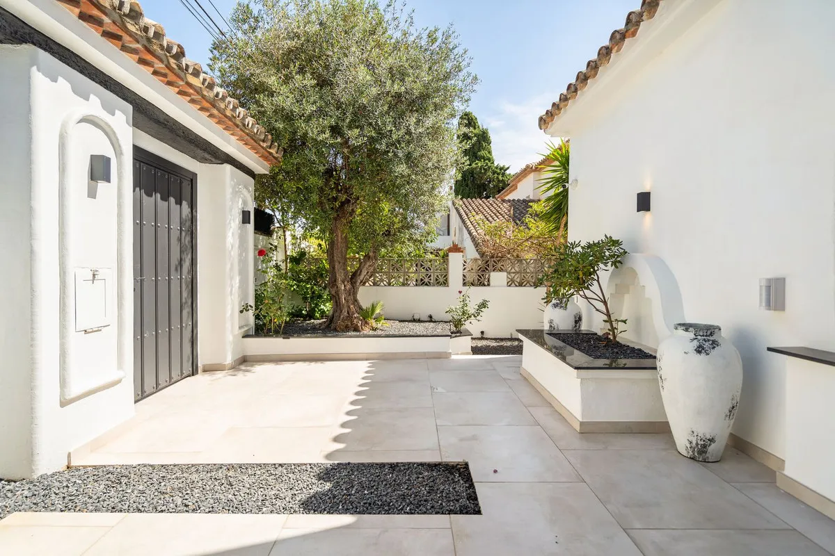 9f05d5a8-9a00-4d35-ba7e-03dc651e5e5a