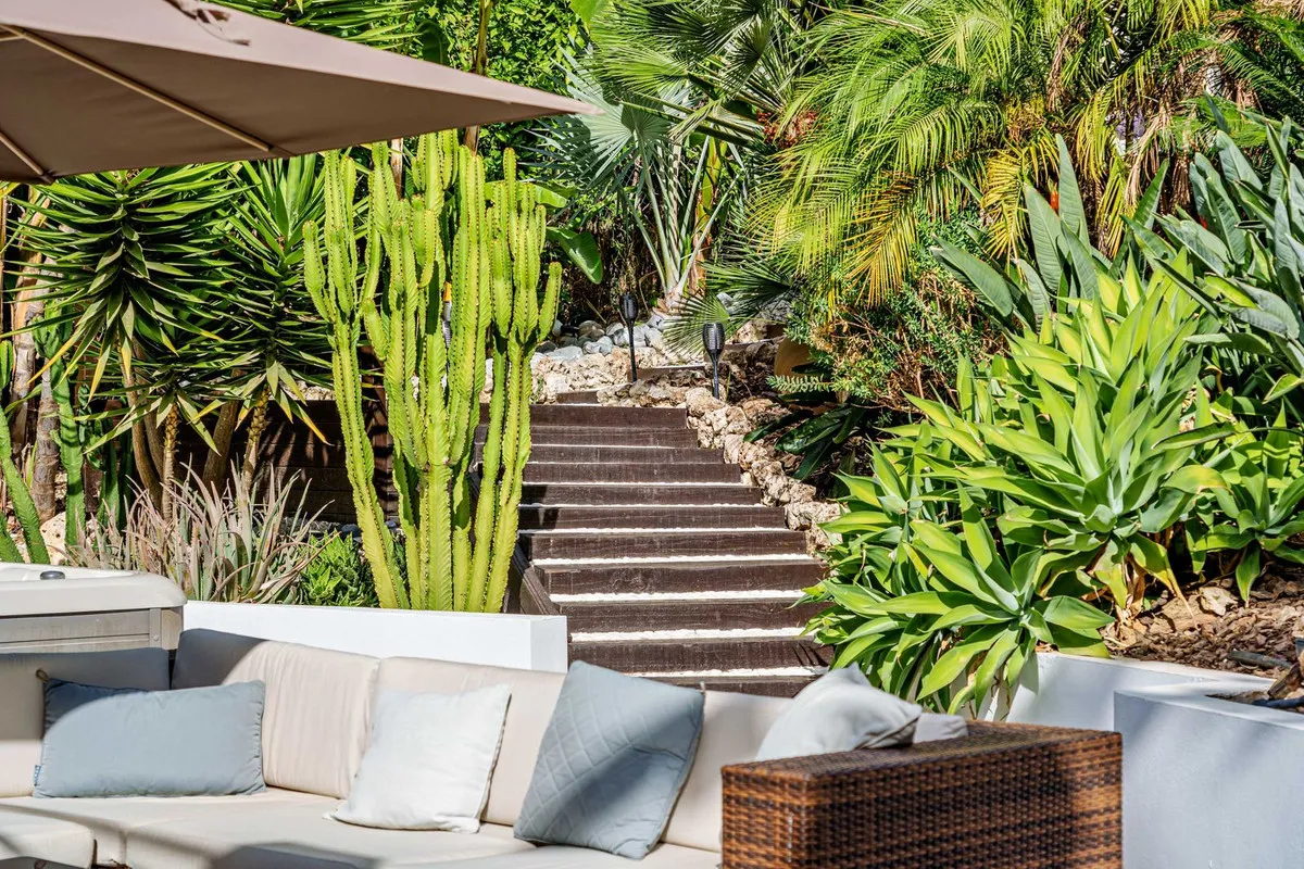 3b303594-da1f-4d71-9965-4fb5b3178555