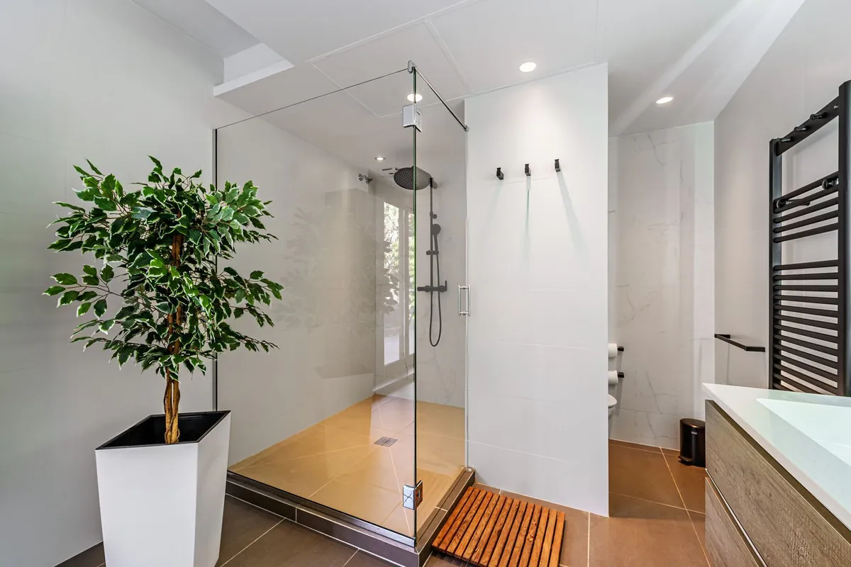 53a984f1-0bb3-4ba3-973e-bf4c3ea6a844