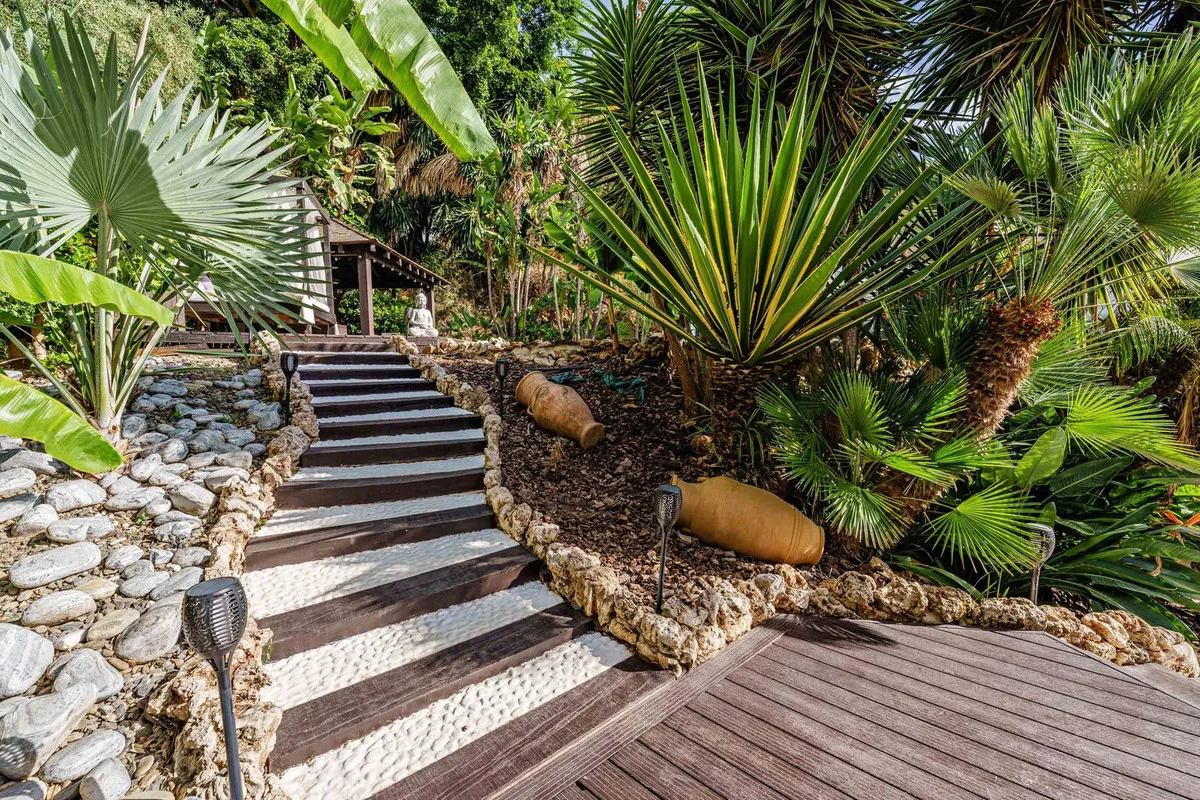 a9454b4b-4b04-4d6a-a2f3-24c995f57f52