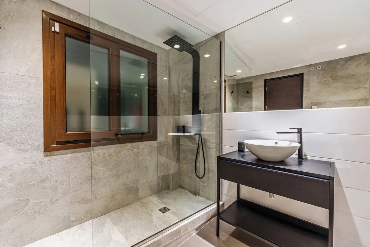 b7e03080-a633-44d0-93ce-41a08e30efb0