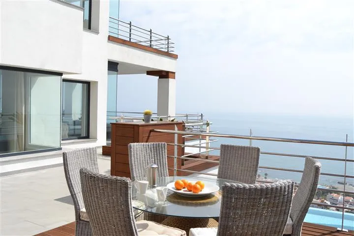 070e276a-6c2b-48d5-8a92-be69740eb1df