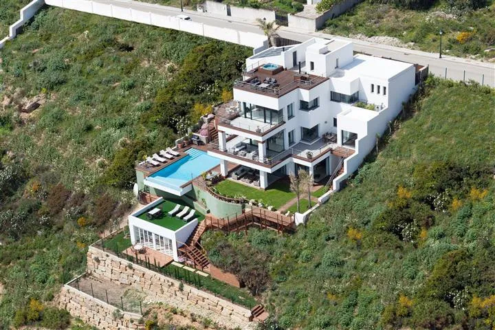 b5281772-c204-409d-96da-6cfb95131617