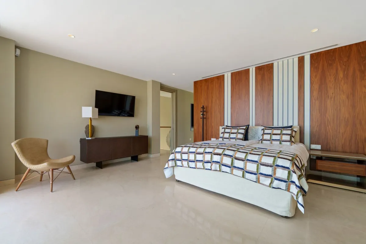 421e43f1-c9cc-4653-8e52-b4c8a06ad4ec