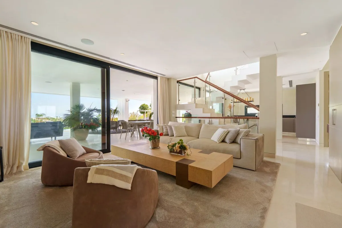 6c3844eb-9f82-41ab-b9ff-b62859a9dc9b