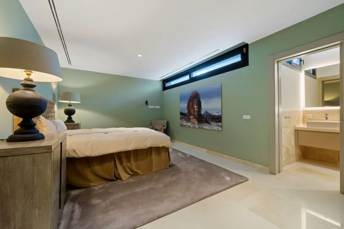 94c4f4b9-4d6d-4b86-a420-b2a294dfbc9d