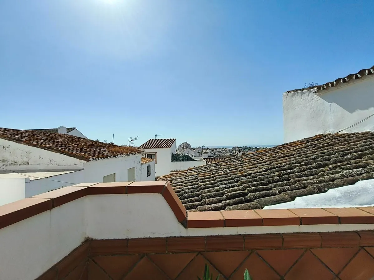 d4f7ffc7-c000-43b7-877f-b6d66c01c802